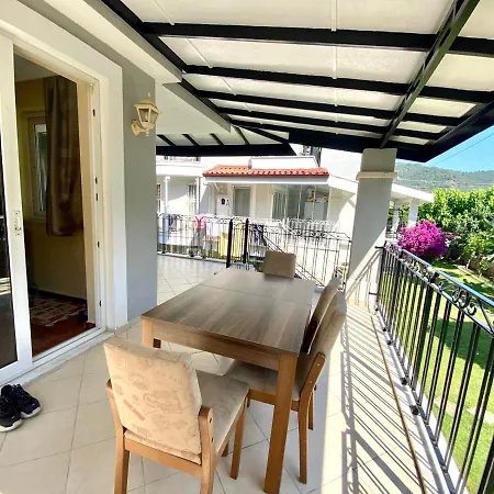 Apartamento Icmeler'de Orman Manzarali Havuzlu Denize 700m Ters Dublex Muğla
